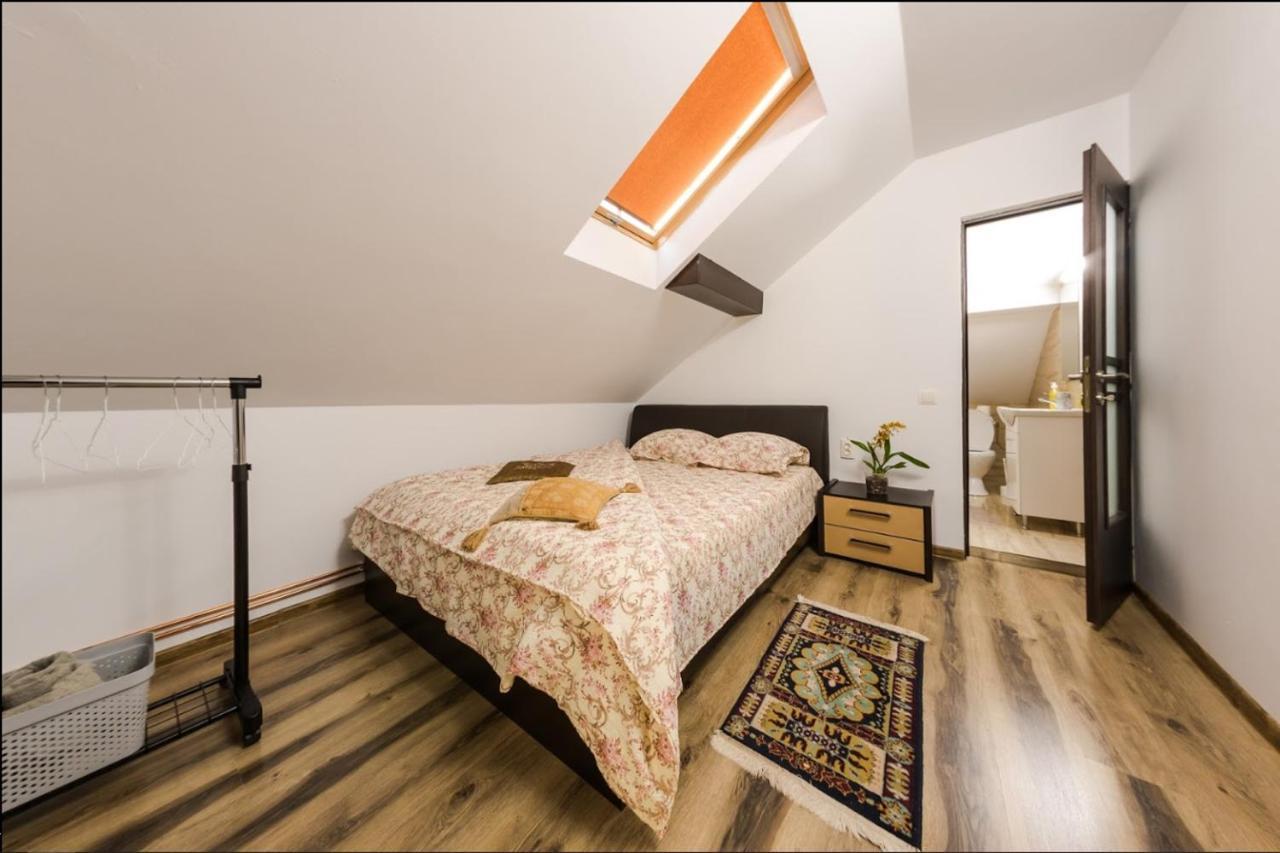 Casa De Vacanta Mirela Novaci-Străini Buitenkant foto