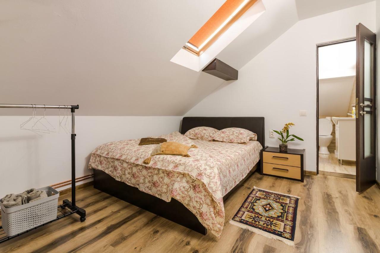 Casa De Vacanta Mirela Novaci-Străini Buitenkant foto